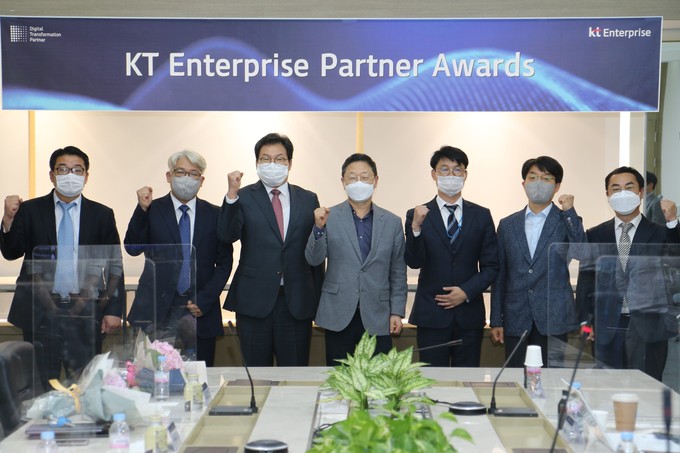 KT, 상반기 Enterprise 우수 파트너 시상식 개최 - 뉴스 썸네일 이미지