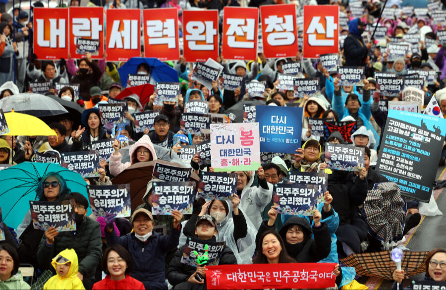 [탄핵 이후 대한민국] 尹 만장일치 파면…<b>정치</b>권, 조기 대선 준비 분주