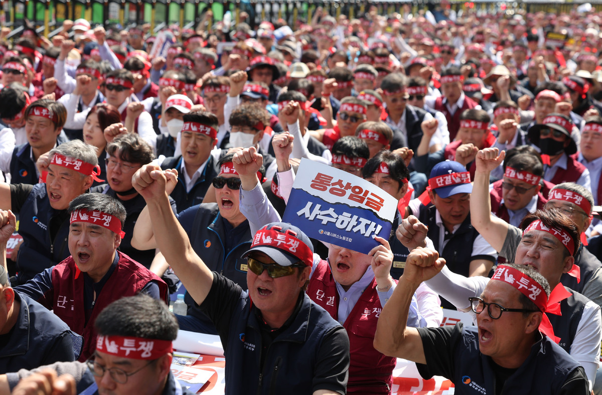서울 <b>시내버스</b> 노사 협상 막판 시동…결렬되면 28일부터 <b>파업</b>