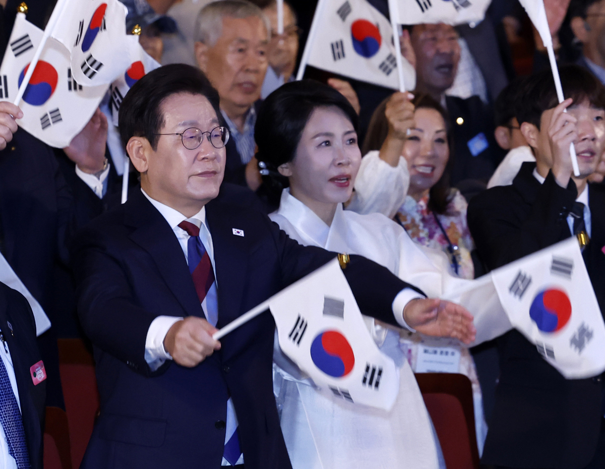 李대통령, <b>광복절 경축</b>사서 '남북 신뢰·한일 협력' 강조
