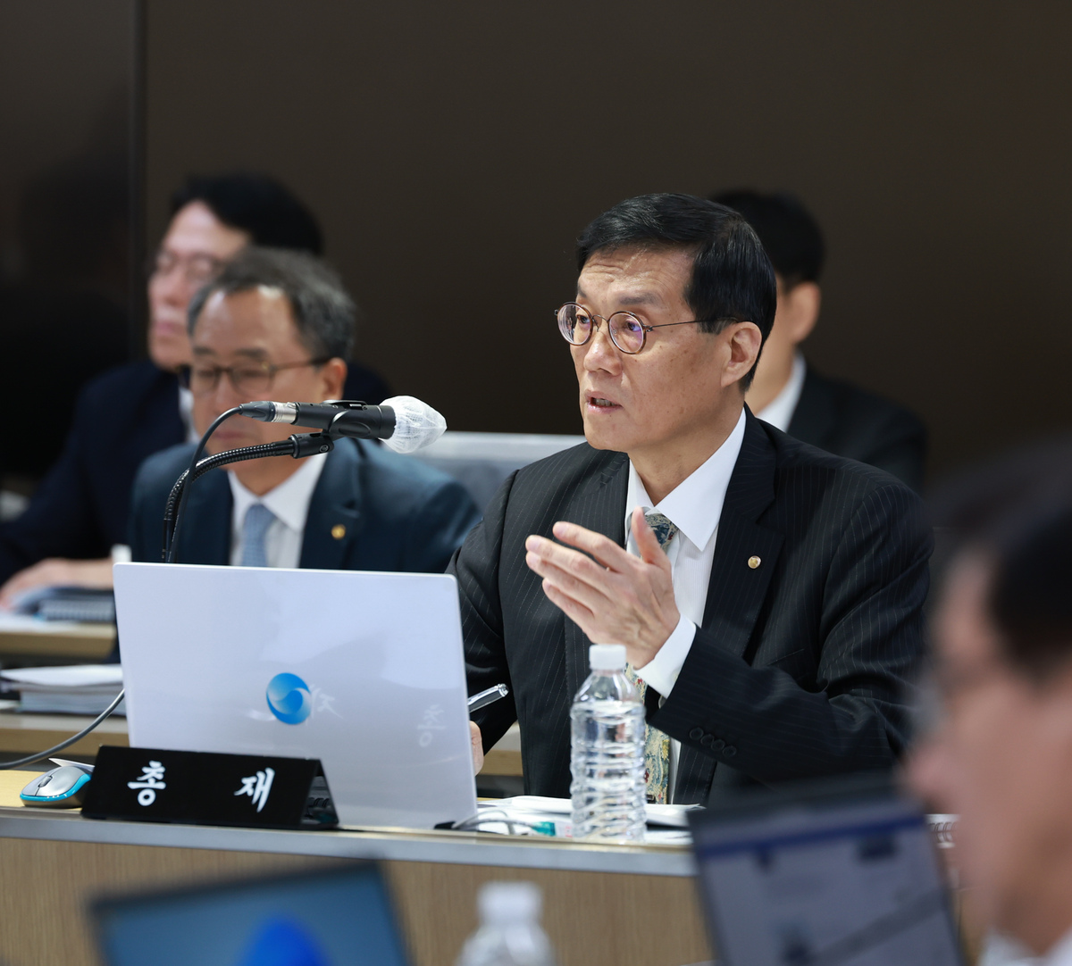 <b>이창용</b> 한은 <b>총재</b> "<b>가계부채 억제</b> 긍정적…부동산 효과는 지켜봐야"