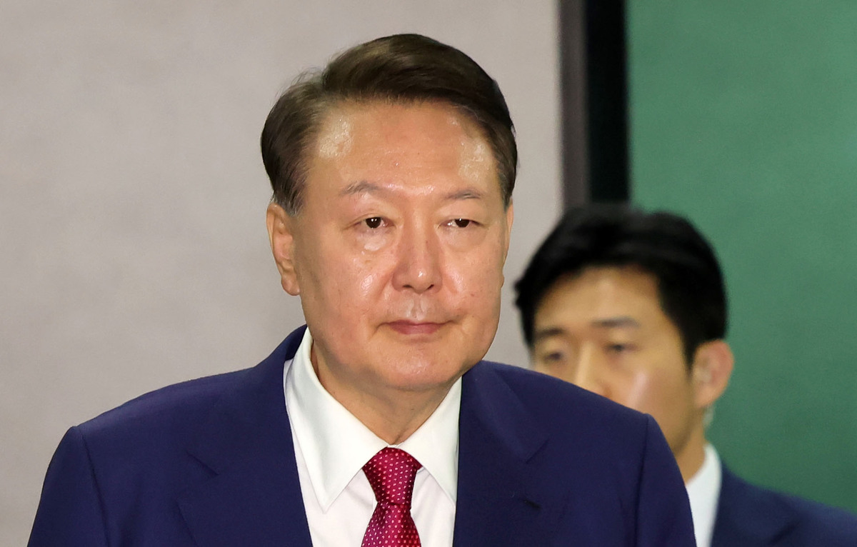내란특검, 尹 구속영장 청구…직권남용 등 혐의
