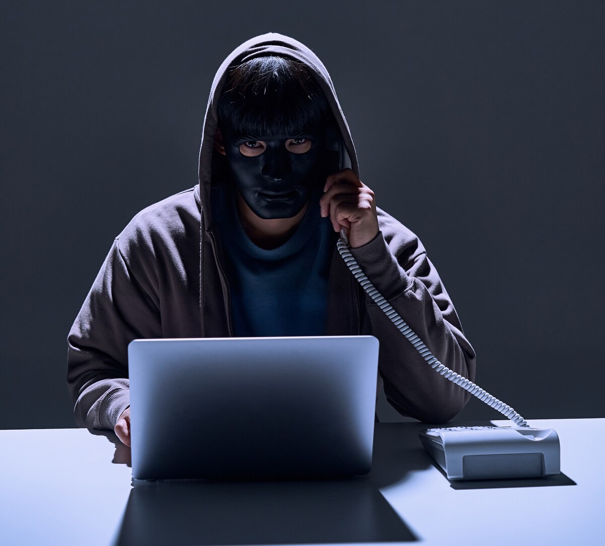 [보이스피싱의 그림자] 전화 한통에 전 재산 허공…명절 더 극성