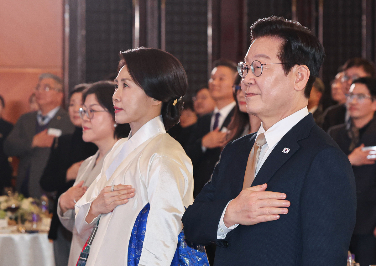 이재명 대통령, 시진핑과 정상회담서 경제협력 MOU 10여건 체결