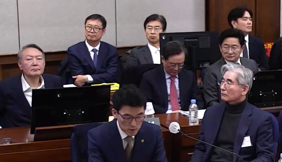 윤석열 내란재판 15시간만에 종료… 구형 및 최후진술은 13일