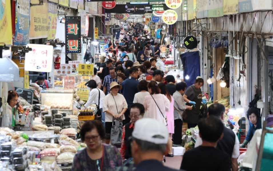 자영업 5년만에 최대폭 감소…