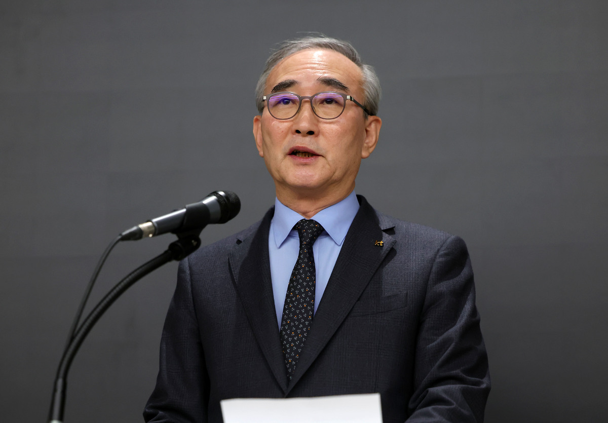 김영섭 KT 대표이사가 지난해 12월 30일 서울 종로구 KT 광화문빌딩 웨스트 사옥에서 소액결제 피해 및 침해사고와 관련해 사과하고 있다. 뉴시스