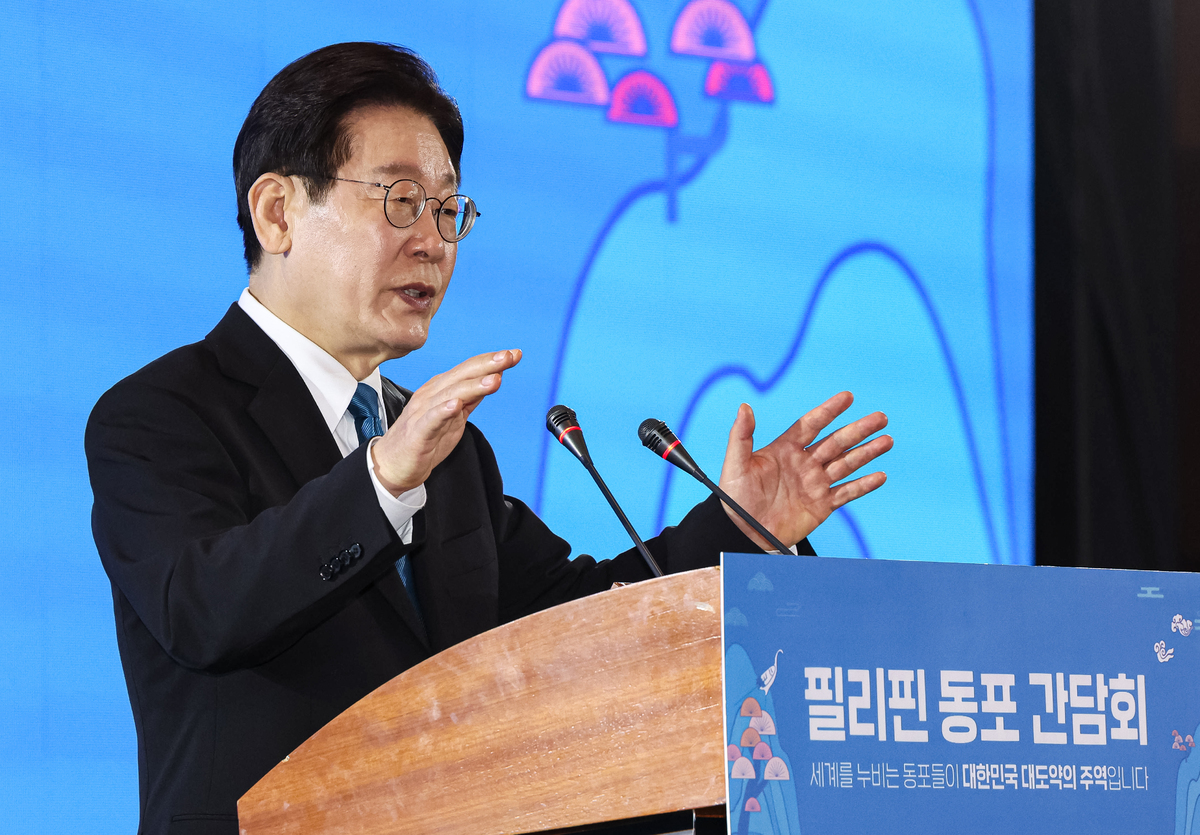 필리핀을 국빈 방문 중인 이재명 대통령이 4일 마닐라 한 호텔에서 열린 동포 오찬 간담회에서 인사말을 하고 있다. 뉴시스