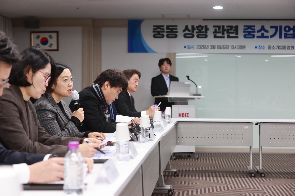 한성숙 중소벤처기업부 장관이 6일 서울 영등포구 중소기업중앙회에서 열린 '중동 상황 중소기업 영향 점검 회의'에서 발언하고 있다. 중소벤처기업부 제공