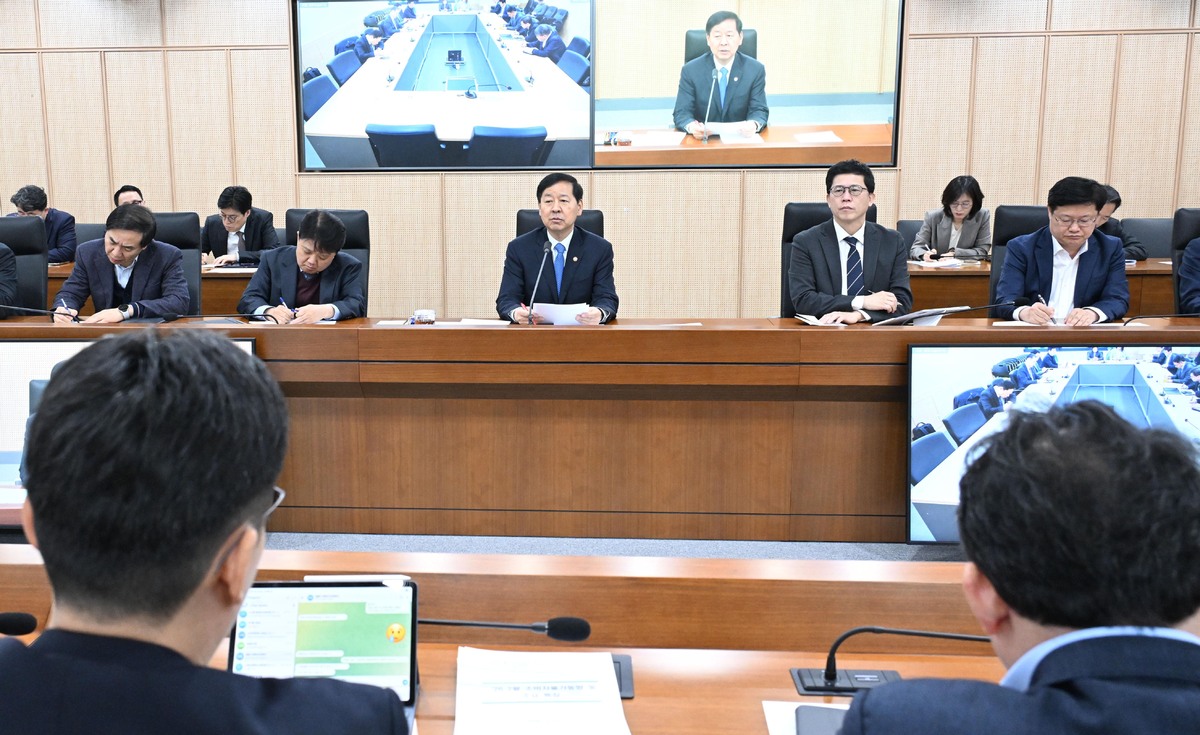 구윤철 부총리 겸 재정경제부 장관이 6일 세종시 정부세종청사에서 ' 재정경제부 확대간부회의'를 주재하고 있다. 재정경제부 제공