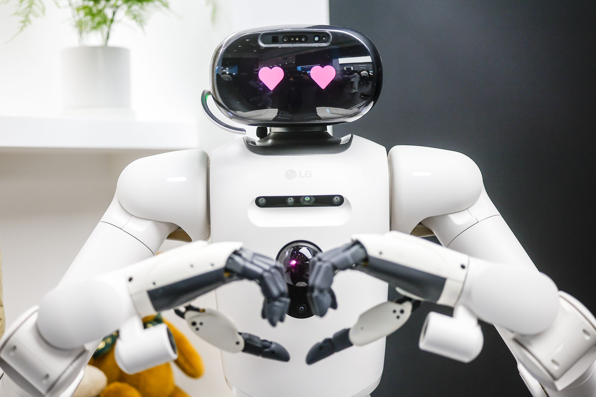 11일 서울 강남구 코엑스에서 열린 인터배터리 2026에서 LG전자의 클로이드가 전시되어 있다. 뉴시스