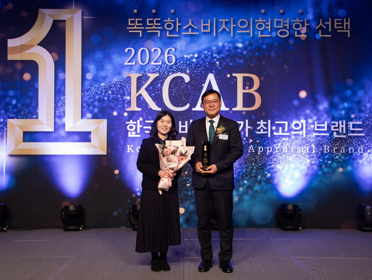 하나손해보험의&nbsp;‘무배당 하나더퍼스트 3N5 간편 건강보험’이 한국소비자 평가 최고의 브랜드’에서 건강보험 부문 대상을 수상했다. 하나손해보험 제공