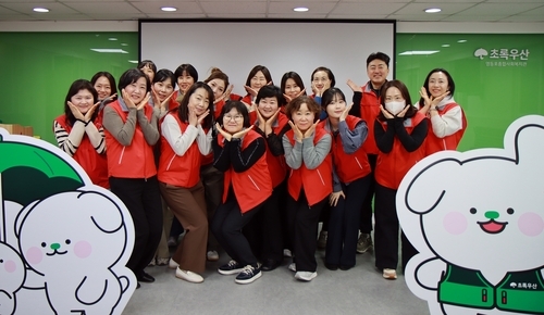 ABL생명이 임직원과 FC 등이 참여한 가운데&nbsp;나눔의날 봉사활동을 펼쳤다. ABL생명 제공