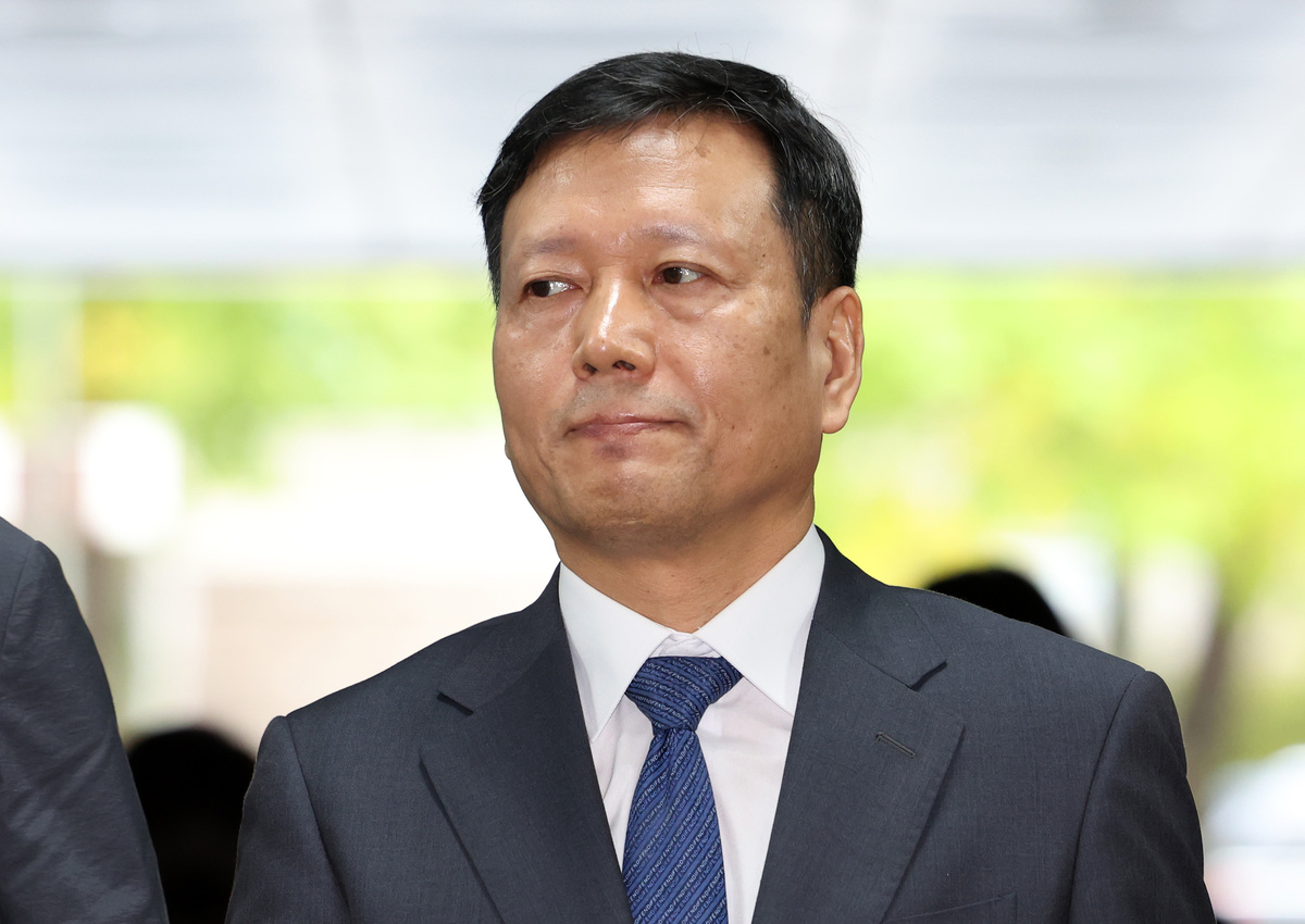 구영배 큐텐 대표가 2024년 10월 서울 서초구 서울중앙지방법원에서 열린 구속 전 피의자 심문(영장실질심사)에 출석하고 있다. 뉴시스