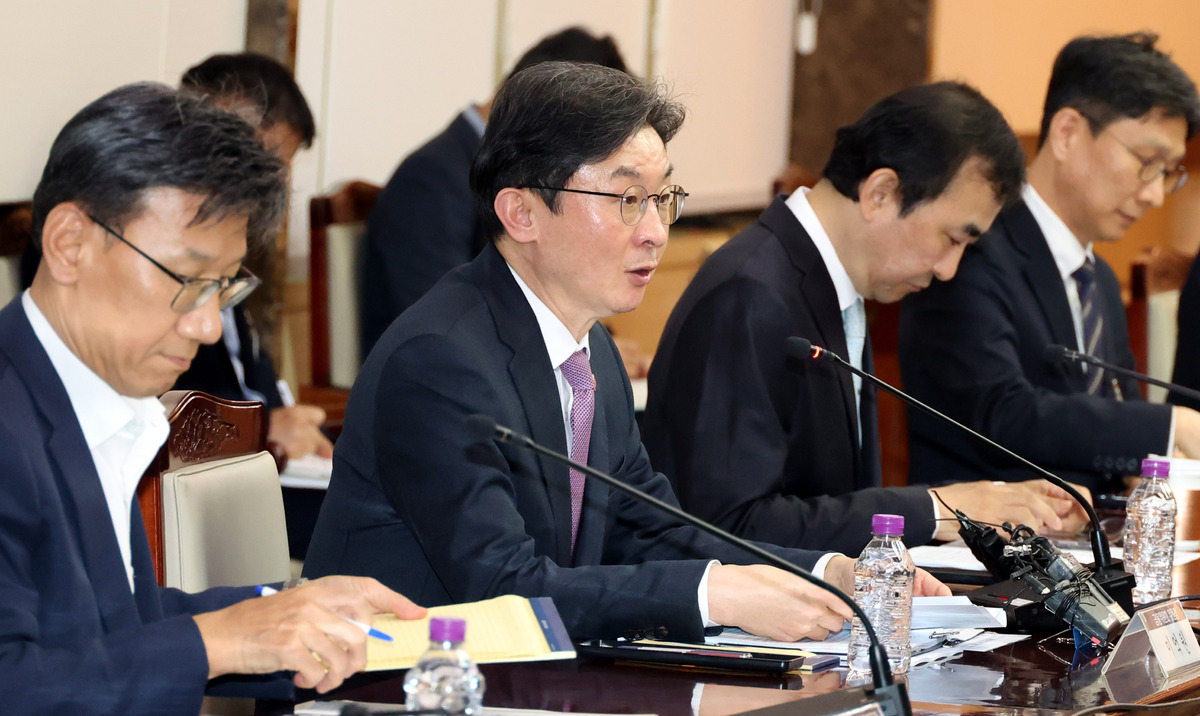 이억원 금융위원회 위원장이 30일 오후 서울 종로구 정부서울청사에서 열린 중동상황 관련 금융권 간담회에 발언하고 있다. 뉴시스