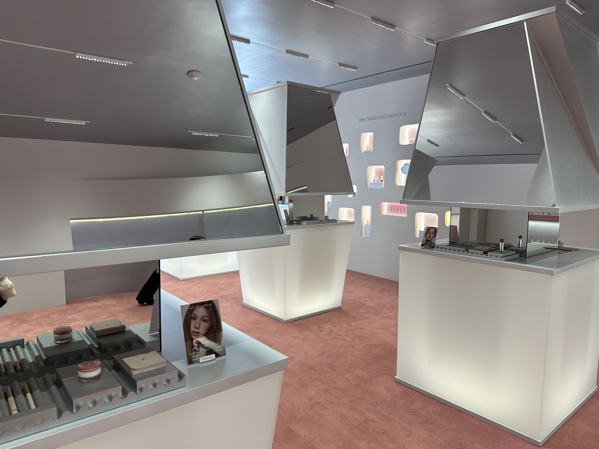 2층 무드 스튜디오에서는 하트퍼센트가 제안하는 6가지 메이크업 룩을 만날 수 있다. 이화연 기자