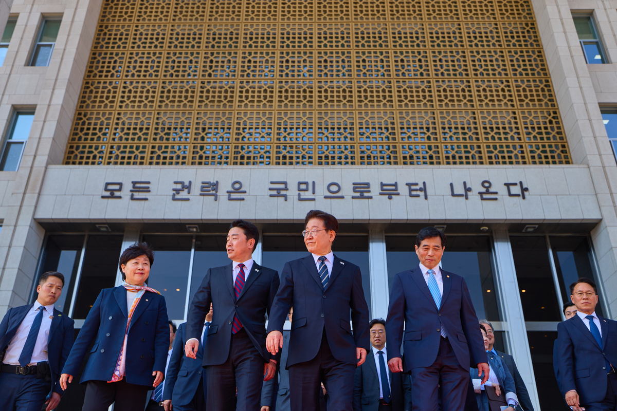 이재명 대통령이 2일 서울 여의도 국회에서 추가경정예산안 시정연설을 마친 뒤 이동하고 있다. 청와대 제공