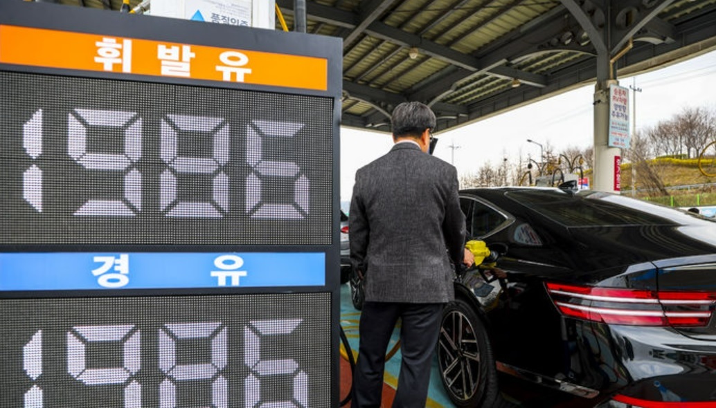 3월 소비자물가 2.2%↑…'중동 쇼크'에 석유류 9.9% 급등