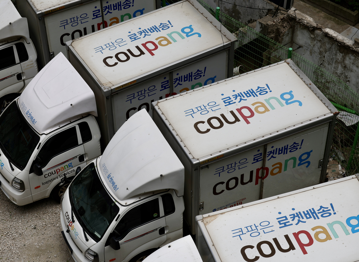 서울 중구의 한 쿠팡 차고지에 배달 차량이 주차돼 있다. 뉴시스