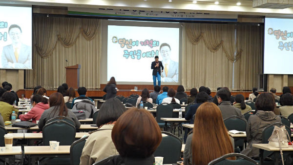 권영찬 교수가 강연을 진행하는 모습. 권영찬닷컴 제공