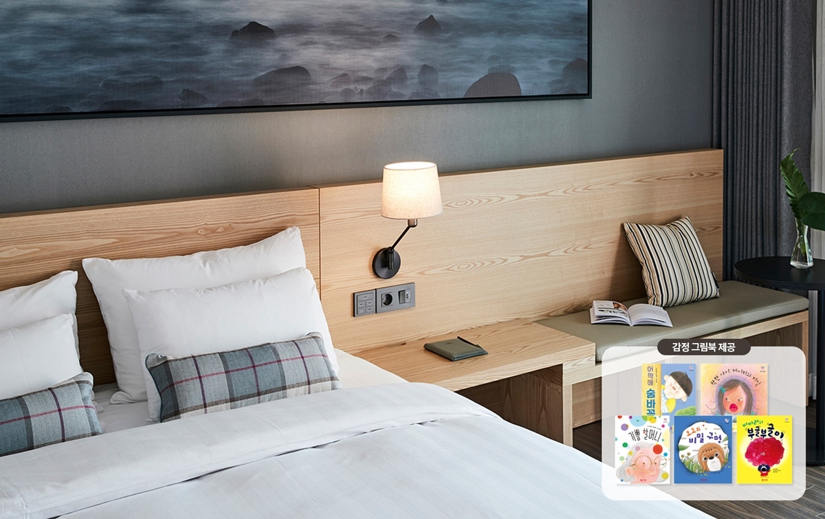 교원그룹의 스위트호텔과 빨간펜이 협업해서 출시한 키즈 패키지 사진. 교원그룹 제공