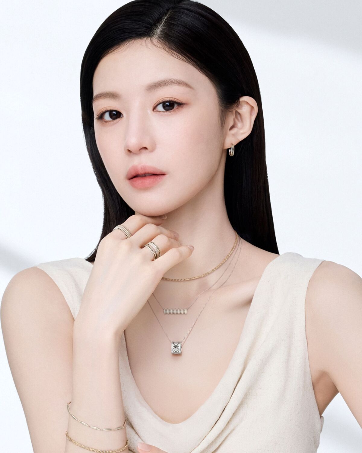 고윤정의&nbsp;디디에 두보&nbsp;‘26 SS&nbsp;센슈얼 컬렉션’&nbsp;광고 캠페인.