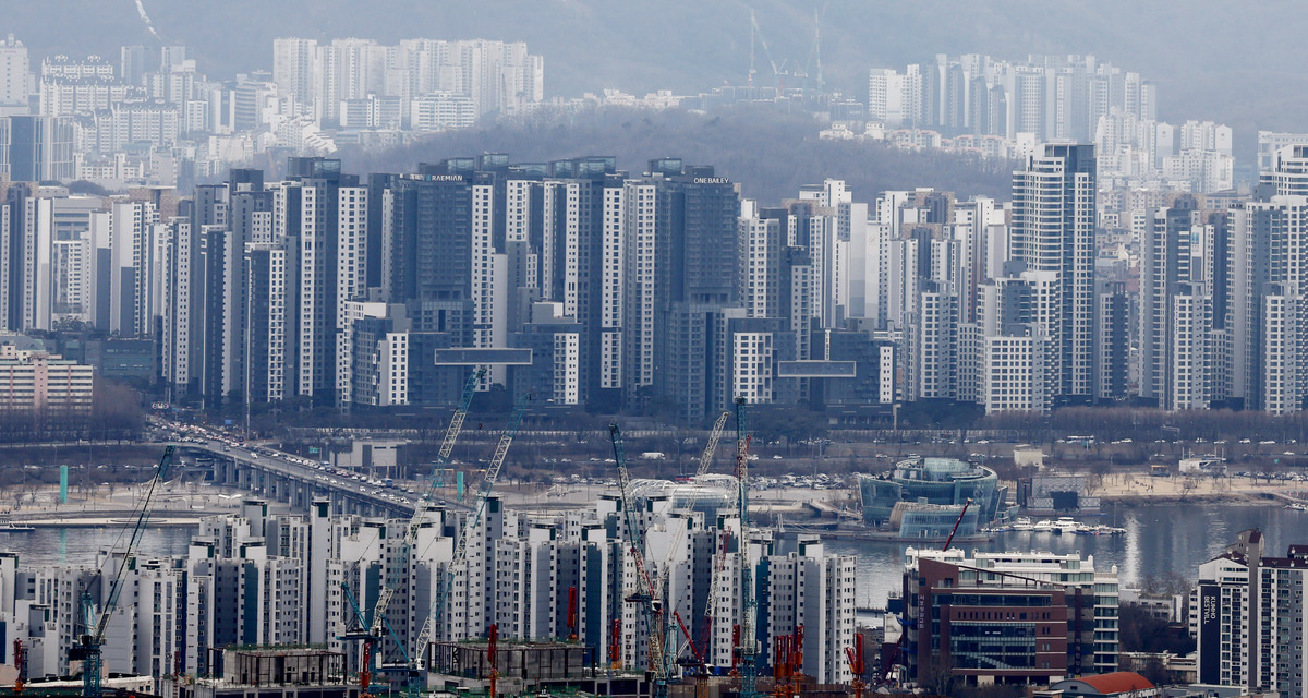 서울 중구 남산에서 서울시내 아파트가 보이고 있다. 뉴시스