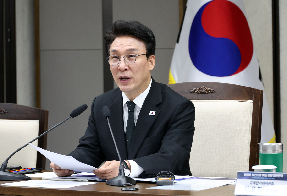 김민석 국무총리가 16일 세종시 정부세종청사에서 열린 국가바이오혁신위원회 출범식 및 1차 회의에서 모두발언을 하고 있다. 뉴시스