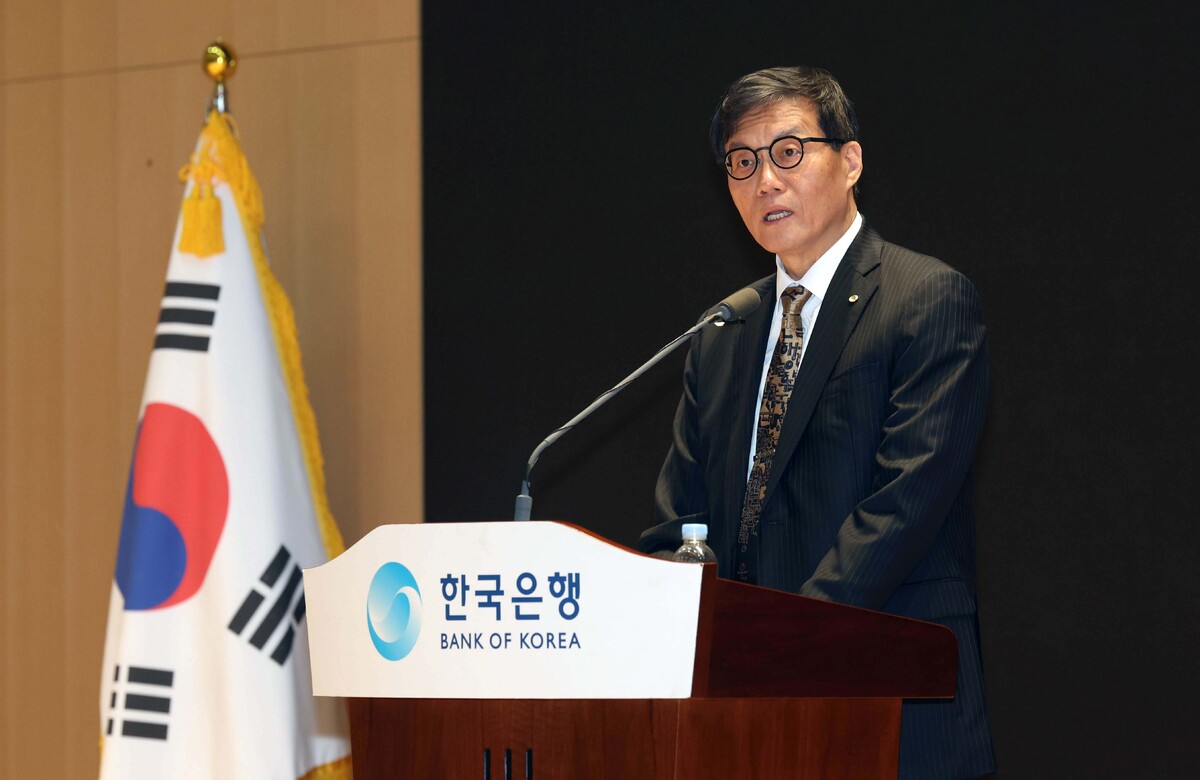 이창용 한국은행 총재가 20일 오전 서울 중구 한국은행 별관에서 열린 이임식에서 이임사를 하고 있다. 뉴시스