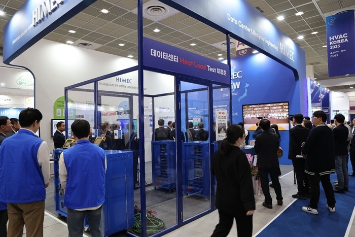 2025&nbsp;대한민국&nbsp;기계설비전시회&nbsp;전시&nbsp;부스에서&nbsp;방문객들이&nbsp;하이멕&nbsp;부스를&nbsp;관람하고&nbsp;있다. 사진=하이멕(HIMEC)