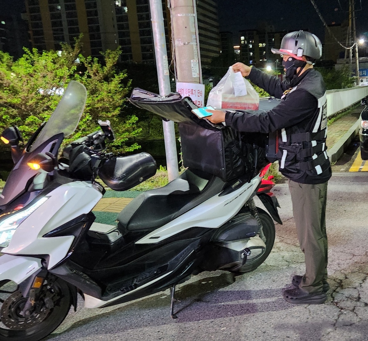 [3高 시대 2030의 자화상] [르포] ‘갓생’ 대신 ‘생존’…거지맵에 의지하고 투잡으로 버틴다 