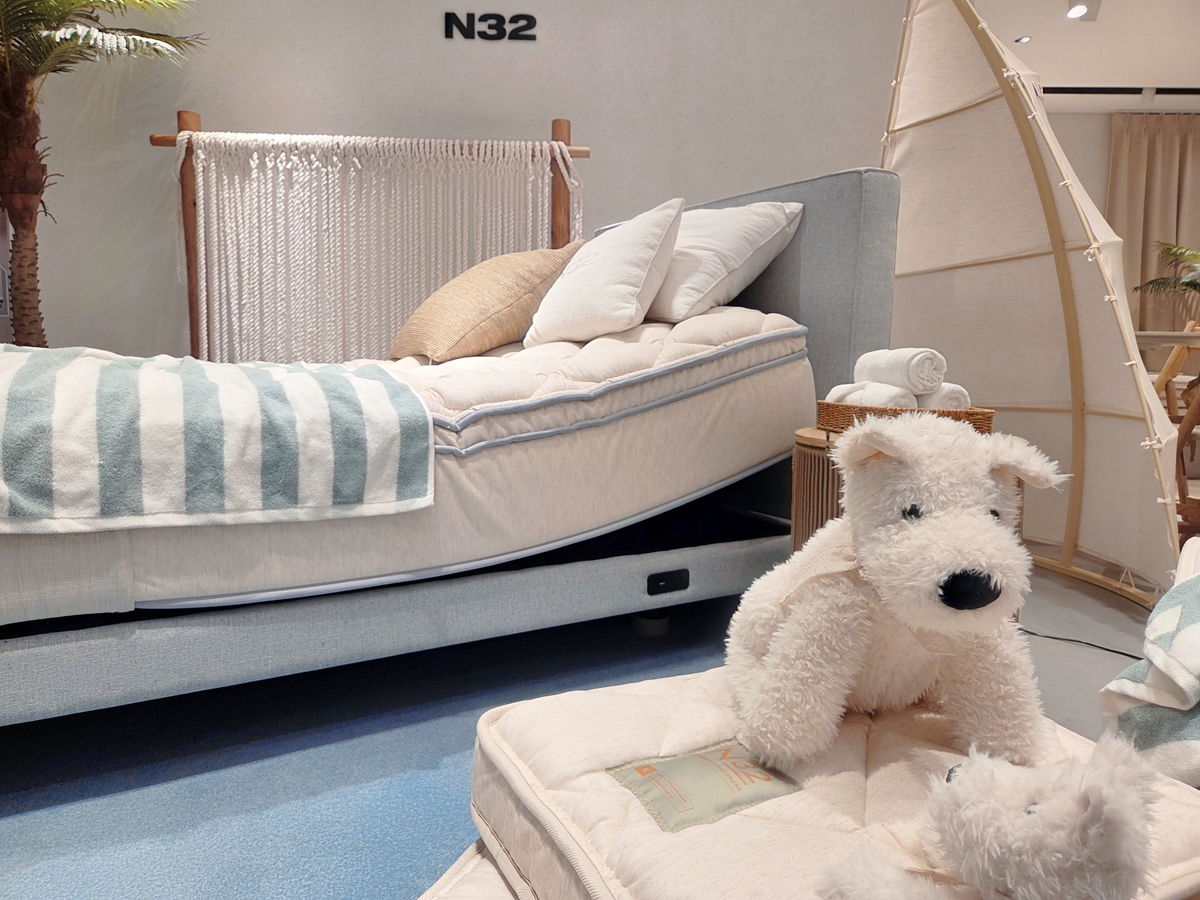 N32 팝업스토어에 진열된 모션베드·폼 매트리스와 반려동물용 매트리스 ‘쪼꼬미’. 박재림 기자