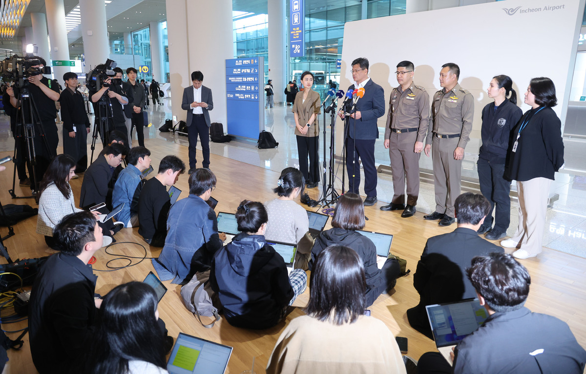 오창한 경찰청 마약범죄수사과장이 1일 인천국제공항 제2여객터미널에서 해외 마약공급책 최모씨 송환 관련 브리핑을 하고 있다. 뉴시스