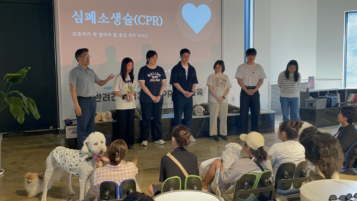 행사에 참가한 서울대동물병원 응급의학과 김민수 교수와 팀원들.&nbsp;사진=펫리퍼블릭