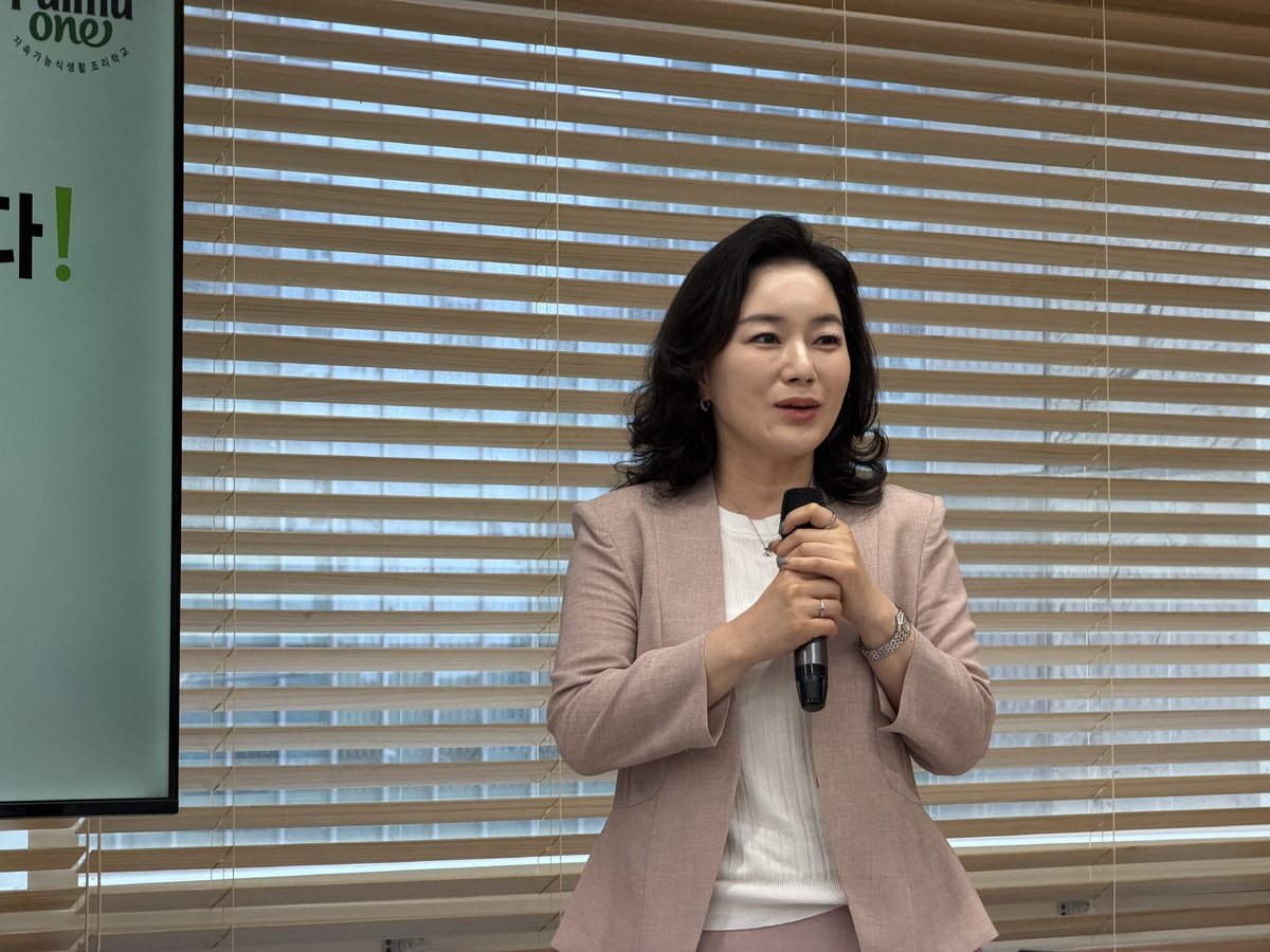 윤명랑 풀무원식품 글로벌마케팅본부장이 테이스티풀무원 설립 취지에 대해 설명하고 있다. 이화연 기자