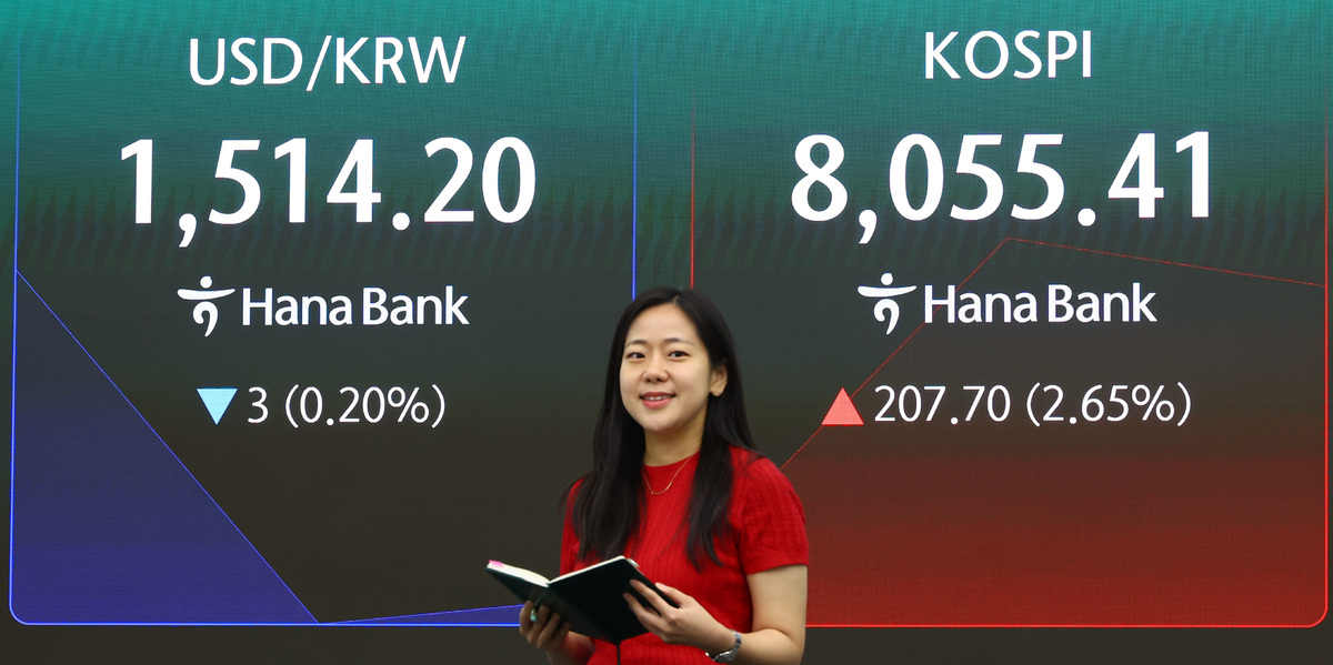 26일 서울 외환시장에서 원·달러 환율은 전 거래일 주간거래 종가(1517.2원)보다 2.2원 내린 1515.0원에 출발했다. 뉴시스