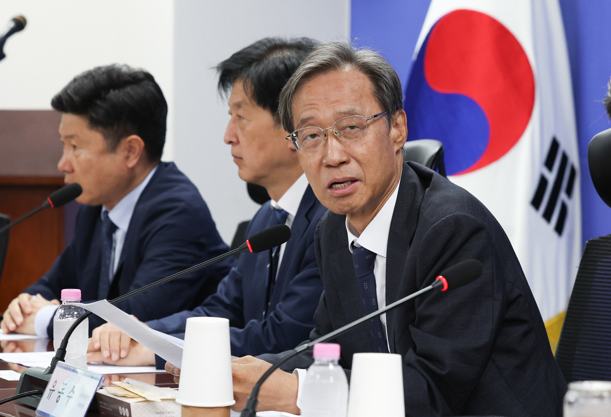 유동수 특위 위원장이 10일 오전 서울 여의도 의원회관에서 열린 더불어민주당 중동전쟁 경제대응특위 6차회의에서 모두발언을 하고 있다. 뉴시스