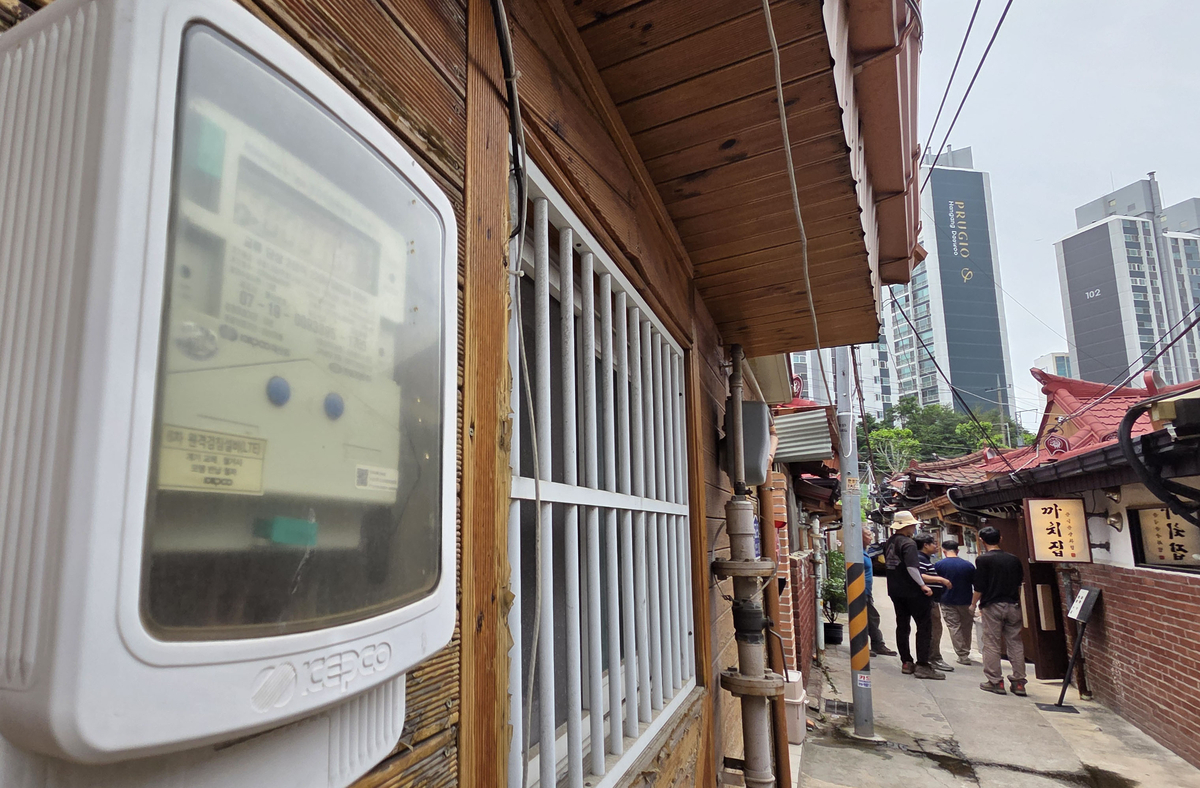 최근 서울 시내의 한 건물 외벽에 전기계량기가 설치돼 있다. 뉴시스