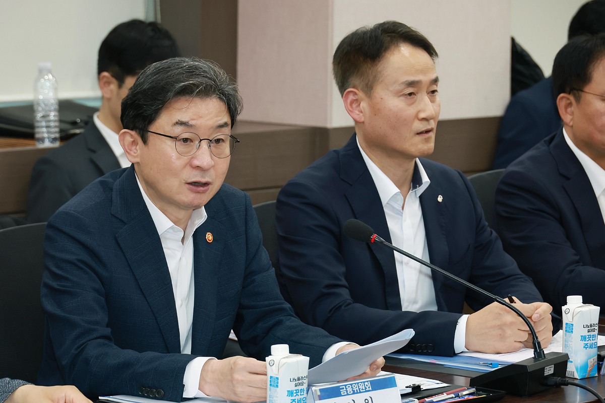 이억원 금융위원장이 9일 오후 전북 전주시 전북중소벤처기업청에서 열린 ‘제6차 포용적 금융 대전환 회의 겸 지역금융 간담회’에서 발언하고 있다. 금융위원회 제공