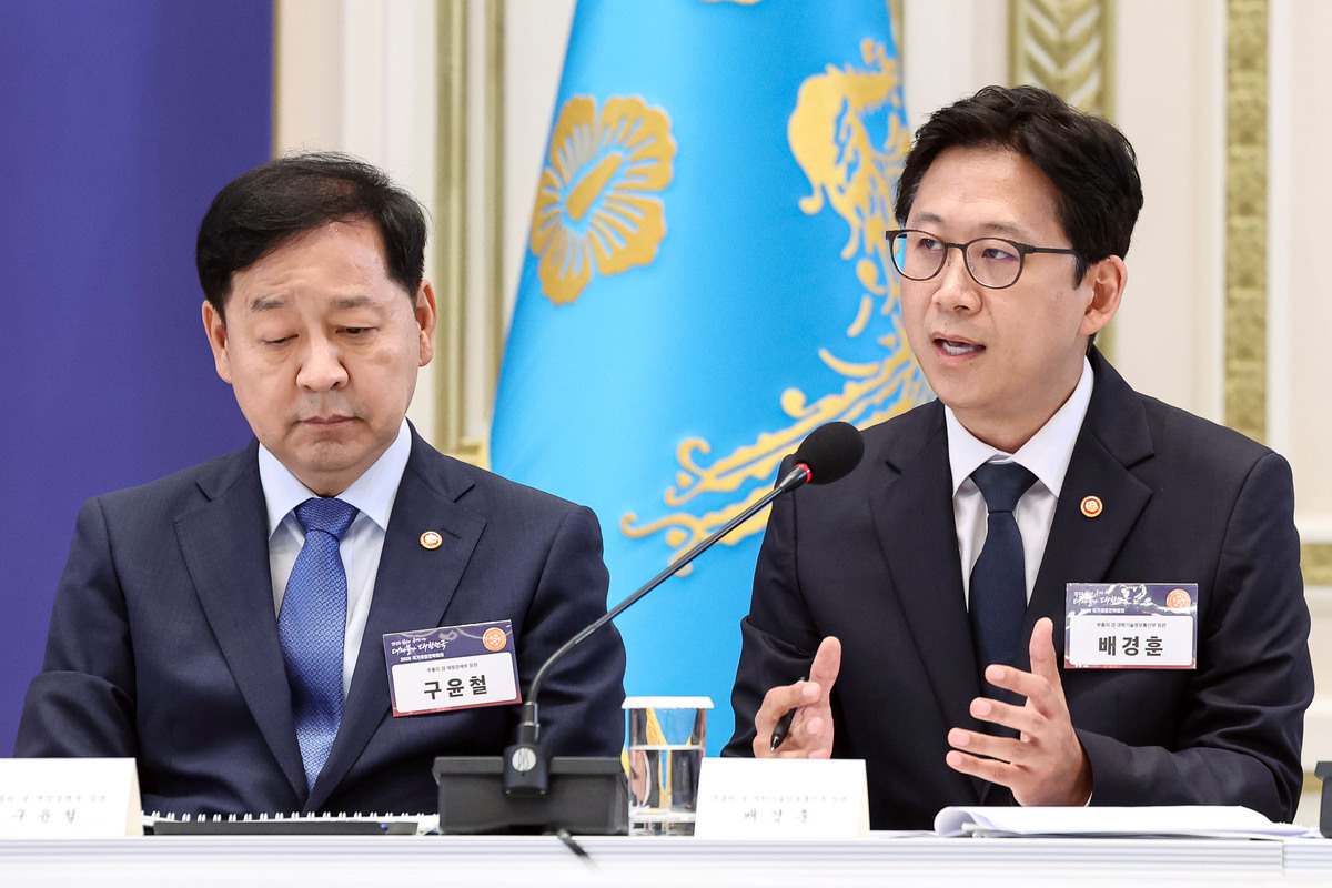 배경훈 부총리 겸 과학기술정보통신부 장관이 13일 청와대에서 열린 2026년 국가재정전략회의에서 3대 메가프로젝트 지원 방안을 발표하고 있다. 뉴시스