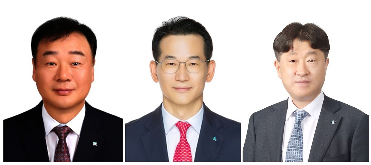 (왼쪽부터) 정은지, 이동운, 정광석 부행장. 기업은행 제공