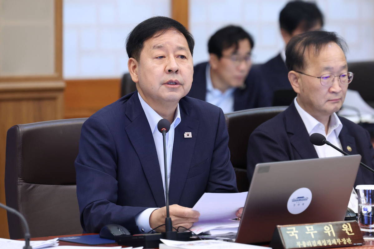 구윤철 부총리 겸 재정경제부 장관이 지난 14일 청와대에서 열린 국무회의에서 발언하고 있다.뉴시스