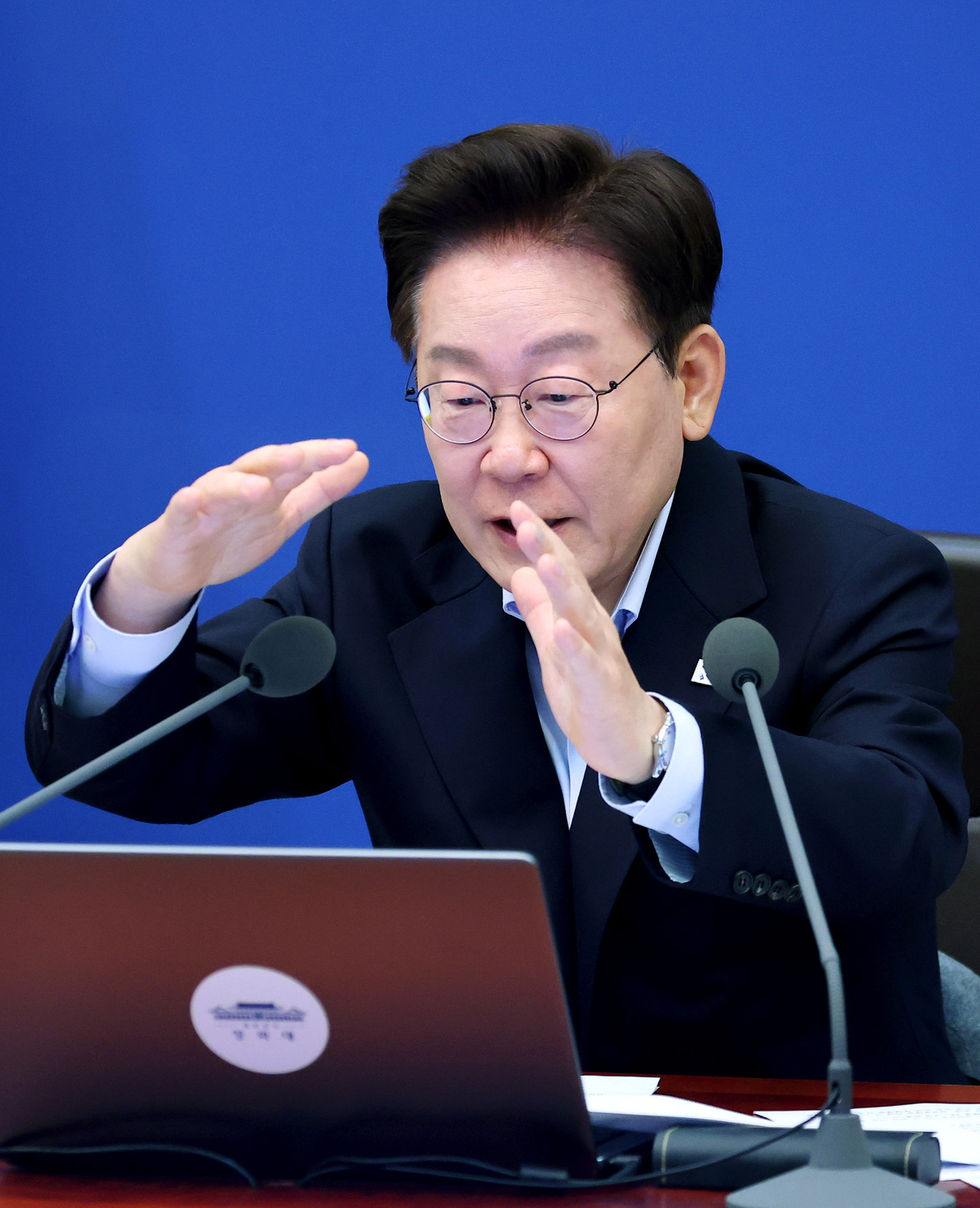이재명 대통령이 21일 청와대에서 열린 국무회의에서 발언하고 있다. 뉴시스