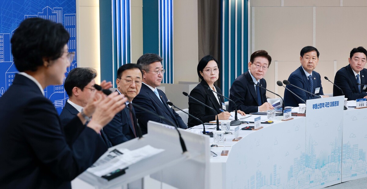 진미윤 명지대 교수가 23일 서울 여의도 KBS에서 열린 부동산정책 국민 대토론회에서 공급 관련 전문가 발제를 하고 있다. 뉴시스