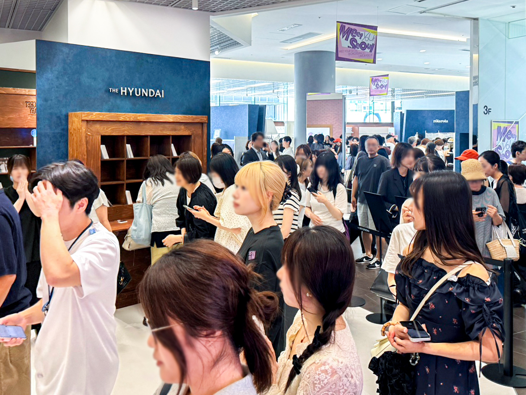 일본 도쿄 오모테산도 더현대 글로벌 플래그십 스토어에서 대기하는 소비자들의 모습. 현대백화점 제공