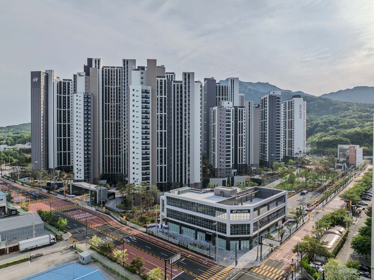 경기도 의정부시 호원동 HS 회룡역파크뷰 아파트 전경.&nbsp; 현대건설 제공