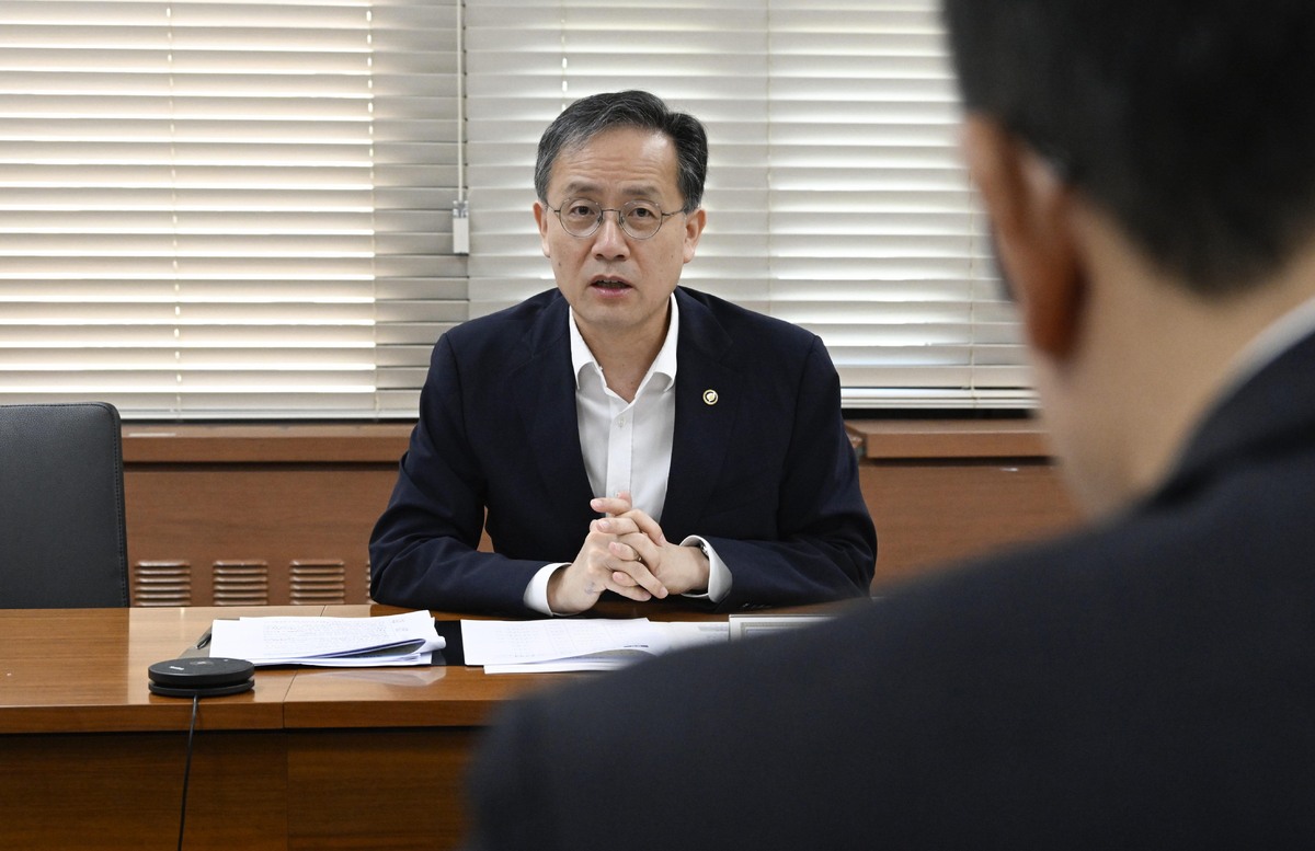 이형일 재정경제부 차관이 4일 서울 종로구 정부서울청사에서 제72차 물가관계차관회의를 주재하고 있다. 재정경제부 제공