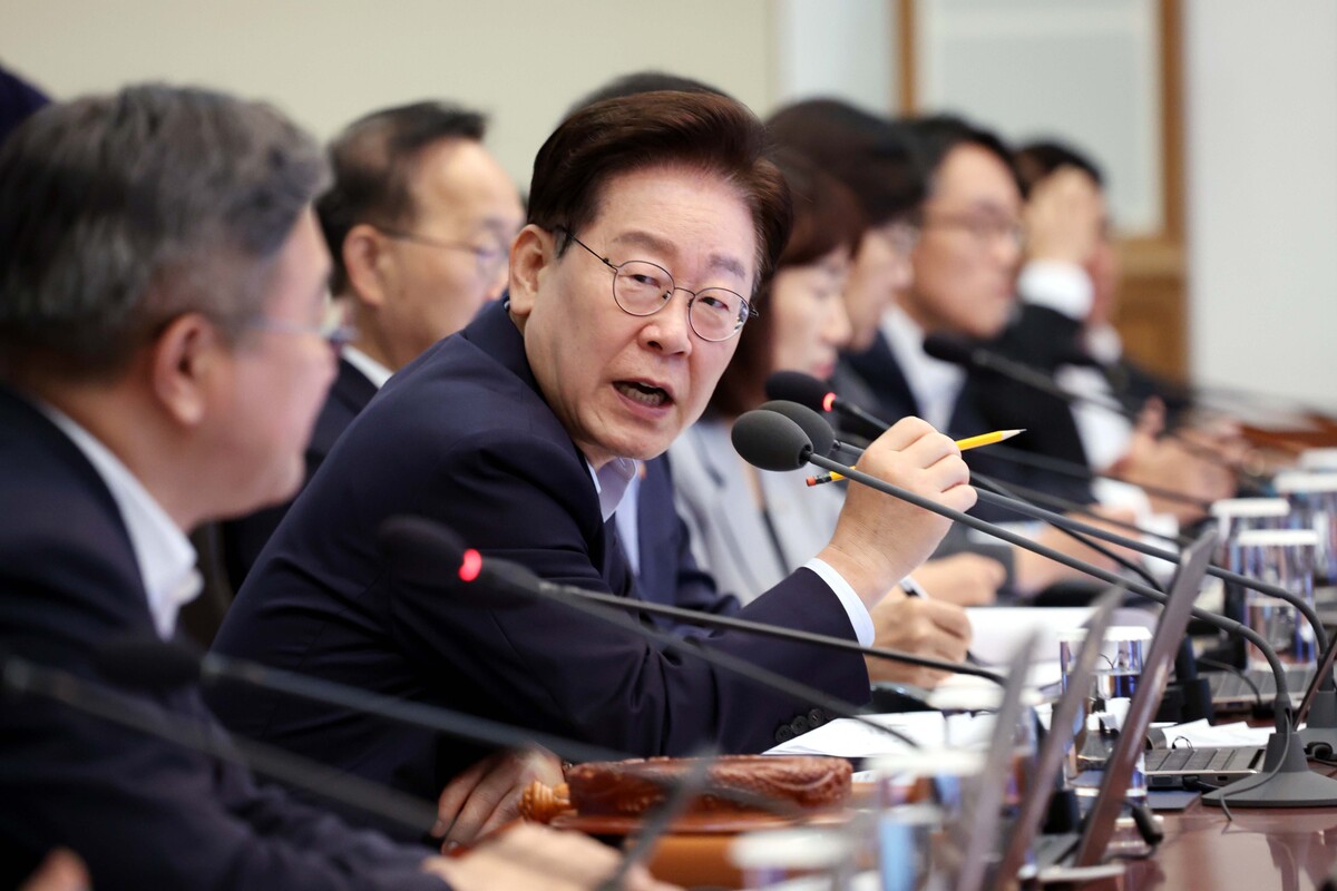 이재명 대통령이 25일 청와대에서 열린 제37회 국무회의에서 발언하고 있다. 뉴시스