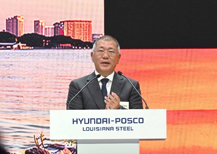 정의선 현대차그룹 회장이 지난 5일 미국 루이지애나주 어센션 패리시 도널드슨빌에서 열린 ‘현대·포스코 루이지애나 전기로 제철소(HPLS)’ 기공식에서 환영사를 하고 있다. 현대제철 제공