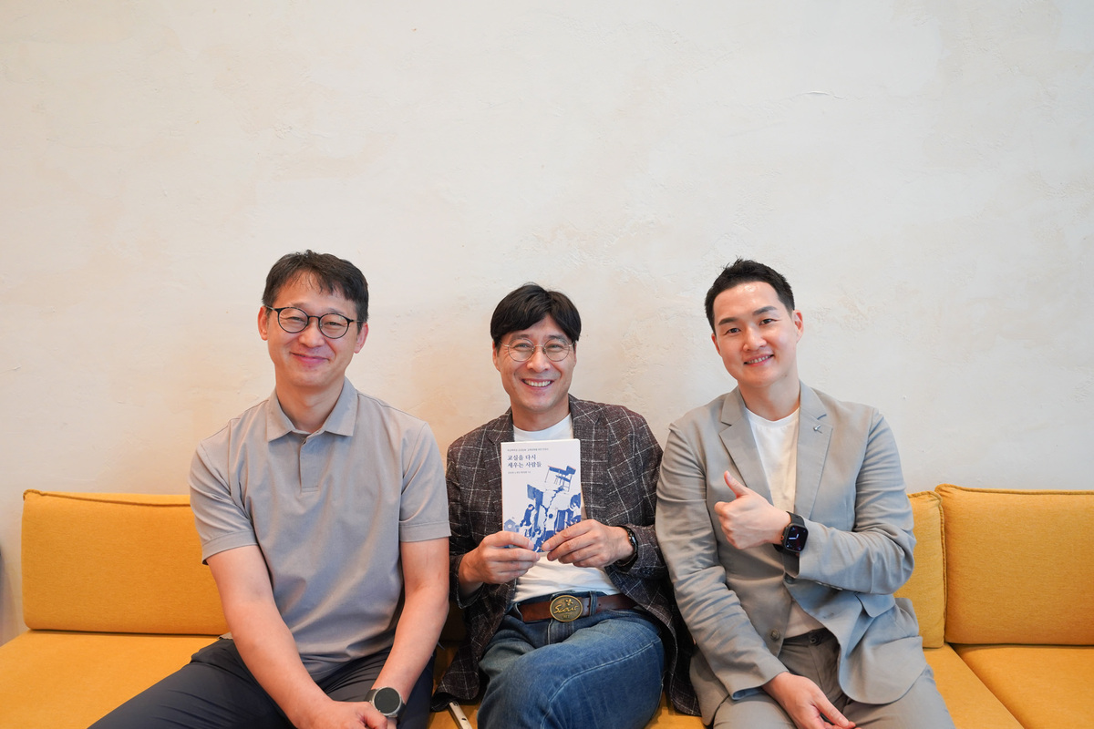 사진=교실을 다시 세우는 사람들 저자들